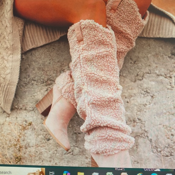 🎄Not Available🎄Bounty Faux Fur Sherpa Pink Blush Western Heeled Boots - NIB - Picture 9 of 11